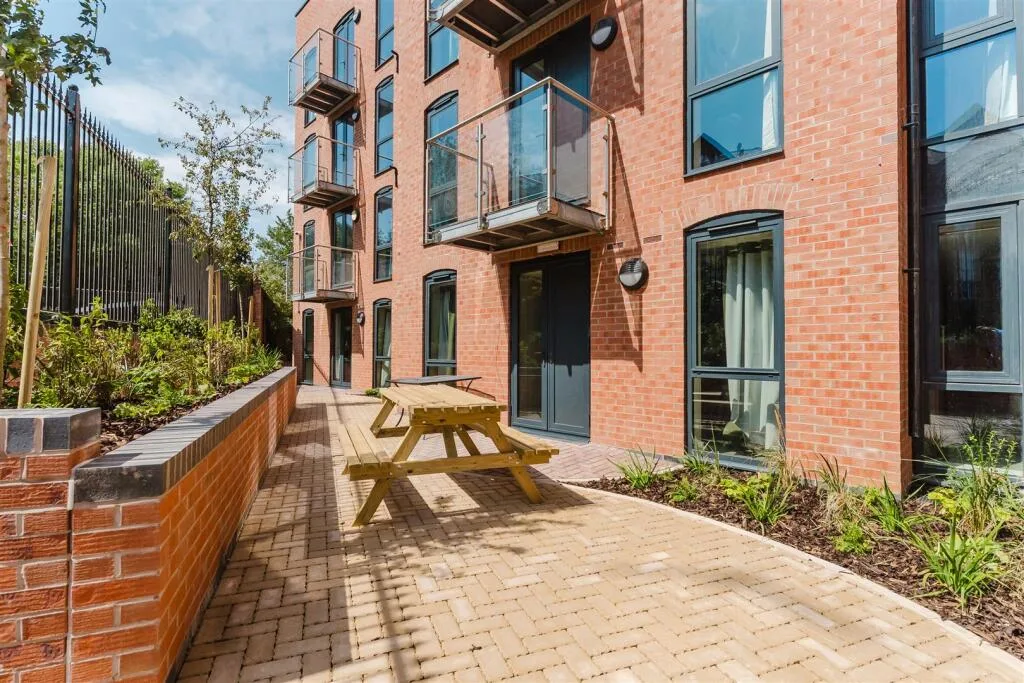 5 bedroom apartment for rent