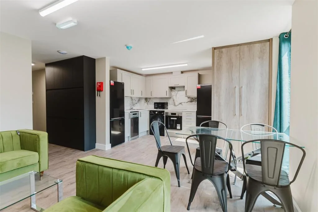 5 bedroom apartment for rent