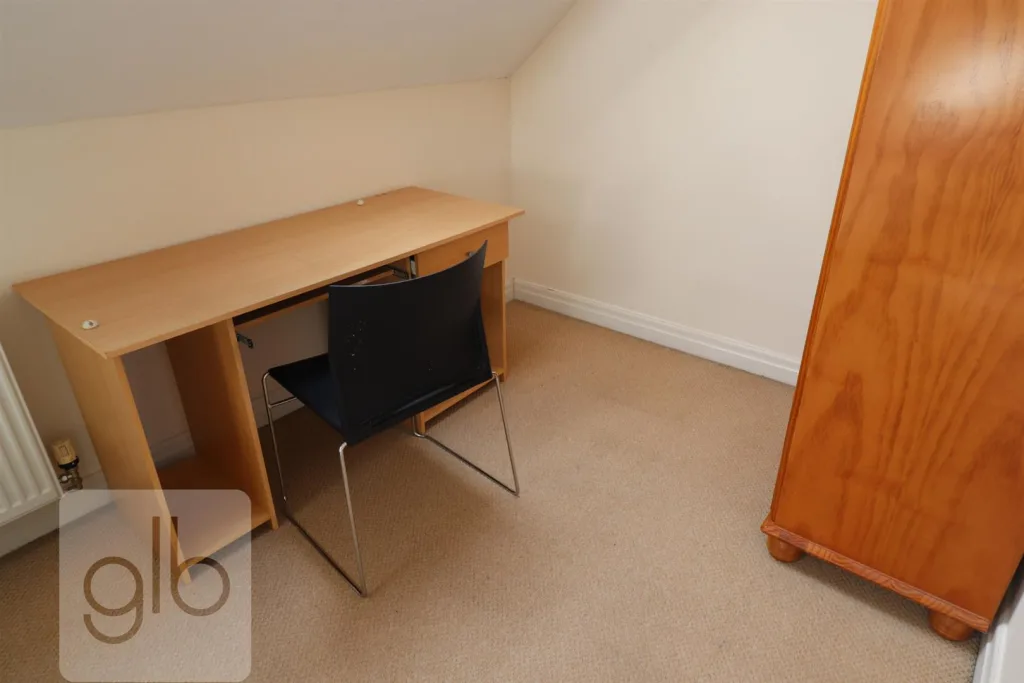 6 bedroom private hall for rent
