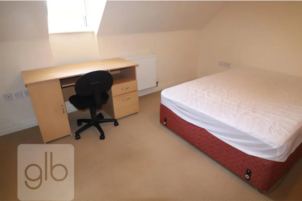 6 bedroom private hall for rent