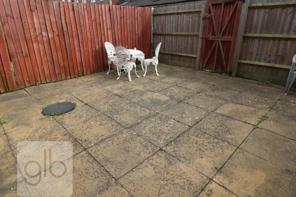 6 bedroom private hall for rent