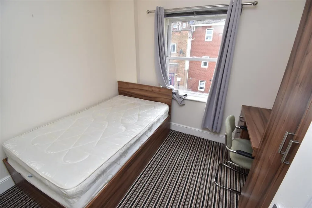 8 bedroom house for rent