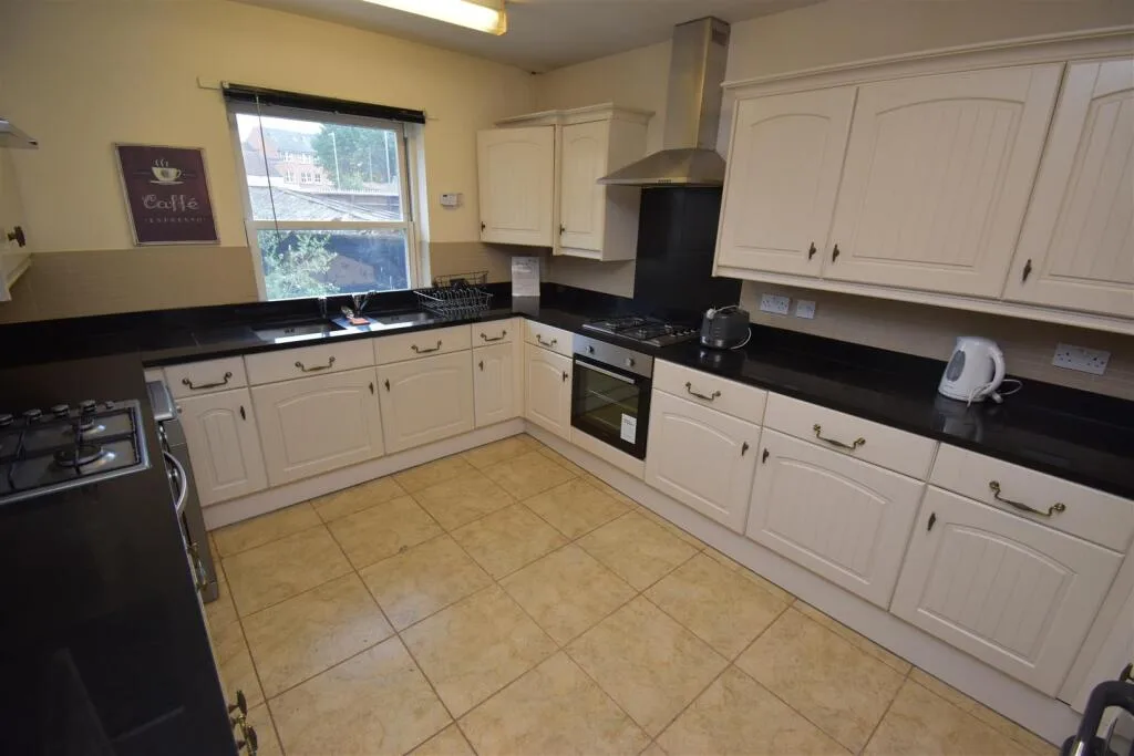 8 bedroom house for rent