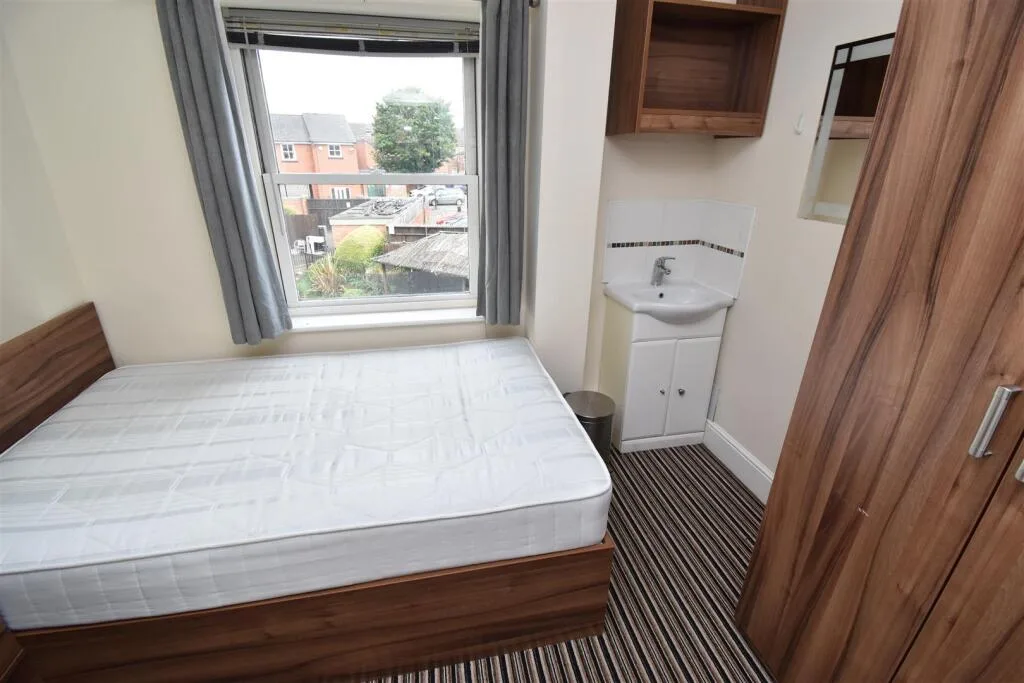 8 bedroom house for rent