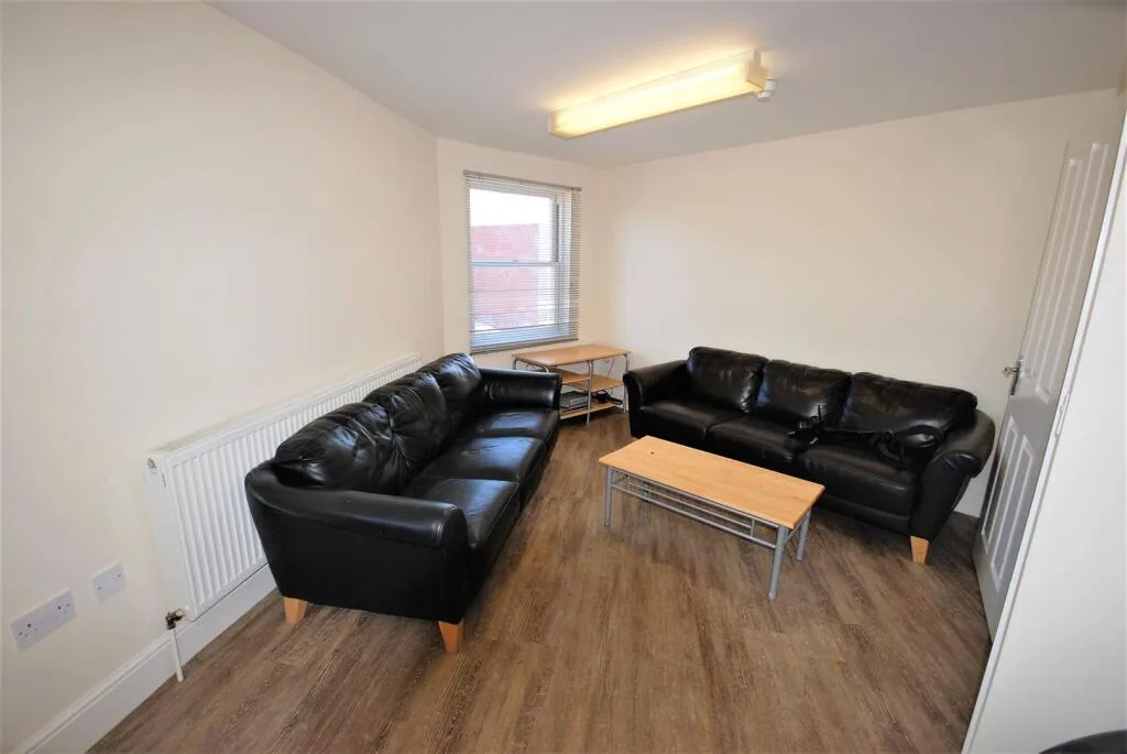 8 bedroom house for rent