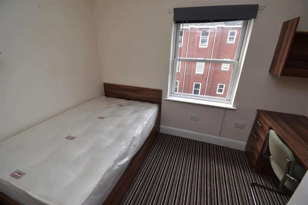 8 bedroom house for rent