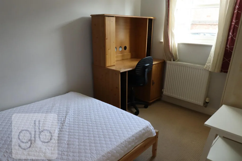6 bedroom private hall for rent