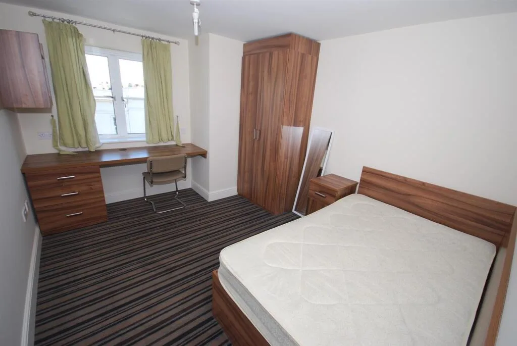 6 bedroom apartment for rent