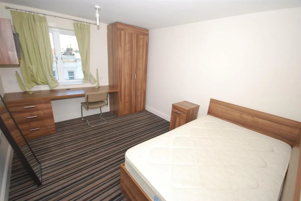 6 bedroom apartment for rent
