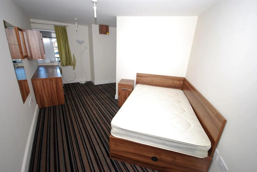 6 bedroom apartment for rent