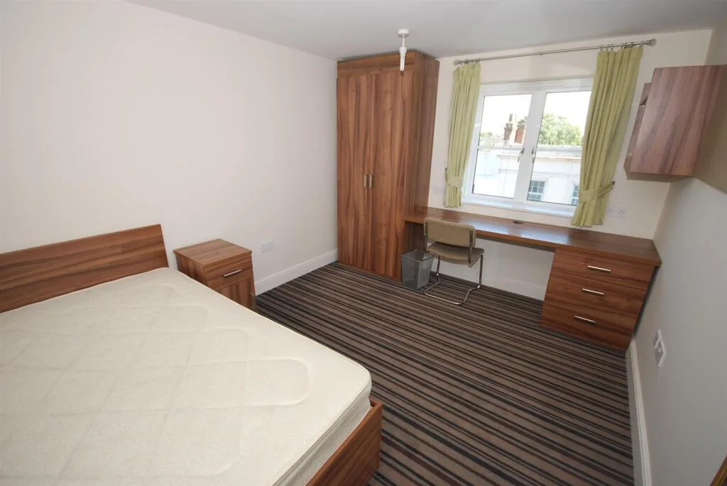 6 bedroom apartment for rent