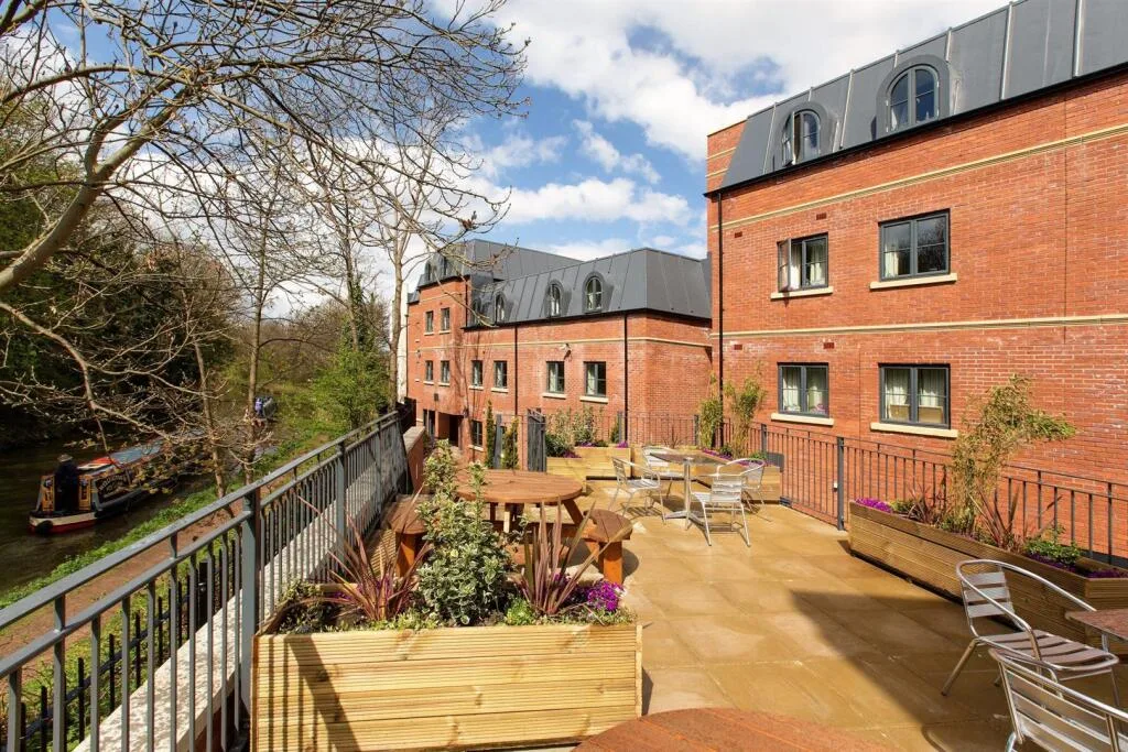 6 bedroom apartment for rent