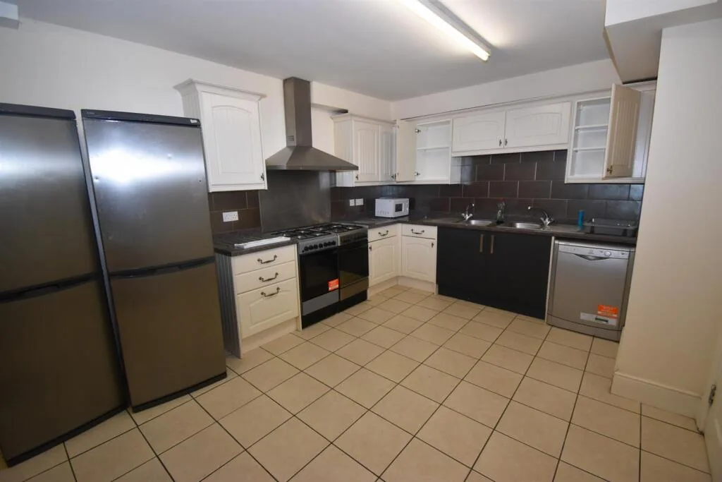 7 bedroom apartment for rent
