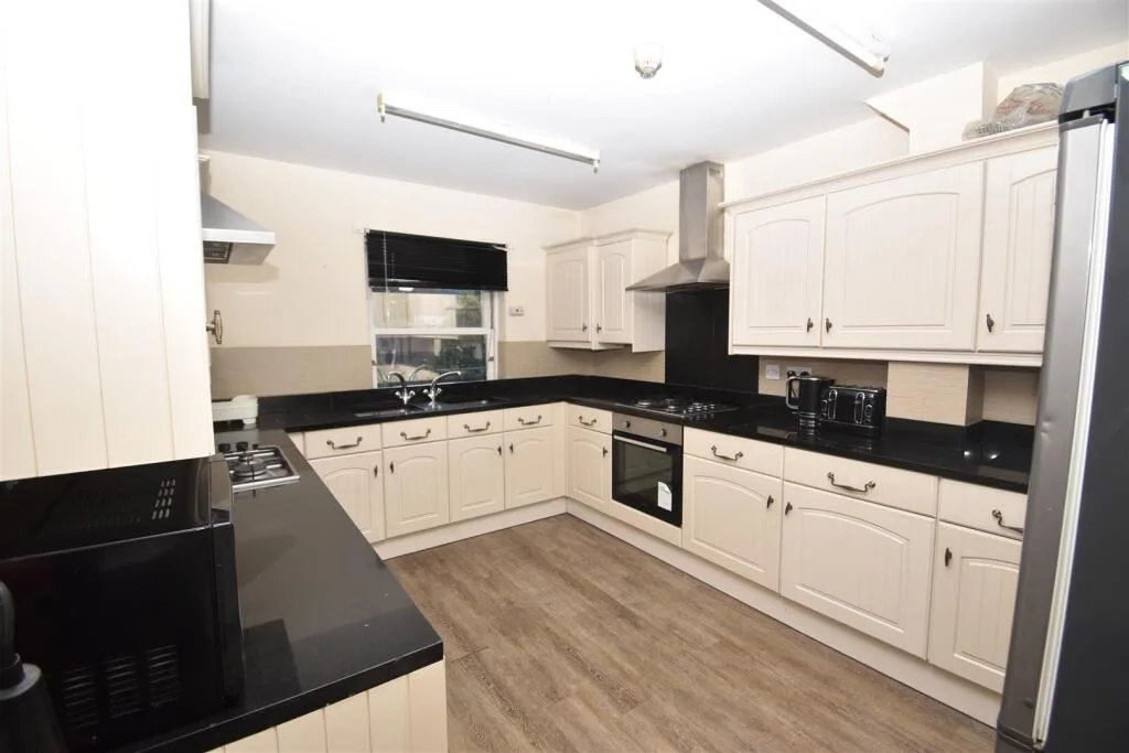 9 bedroom house for rent