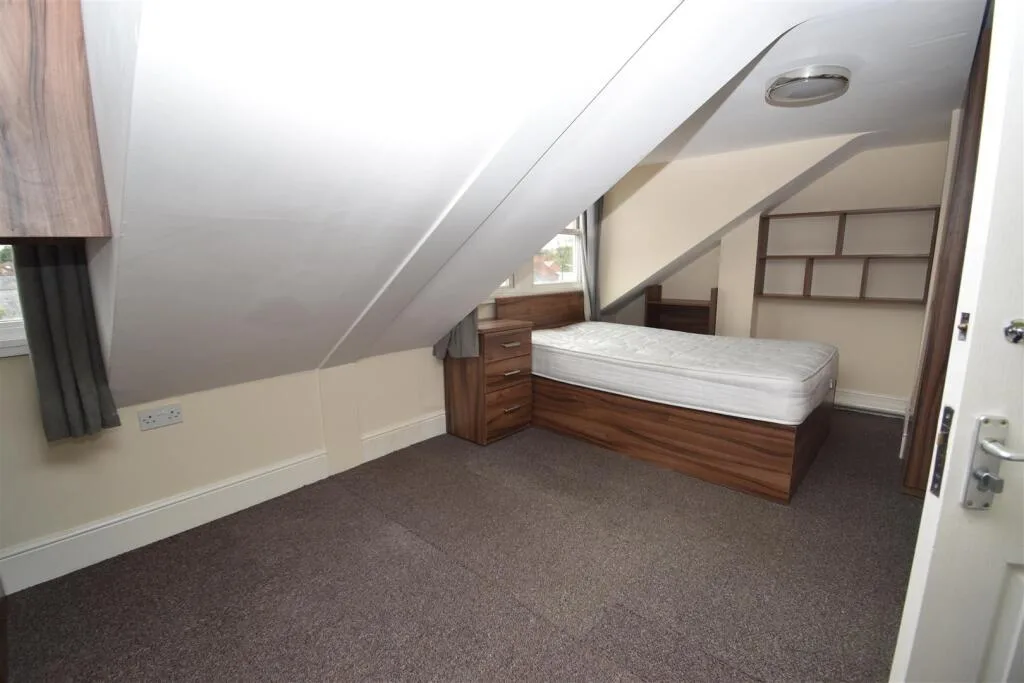 9 bedroom house for rent