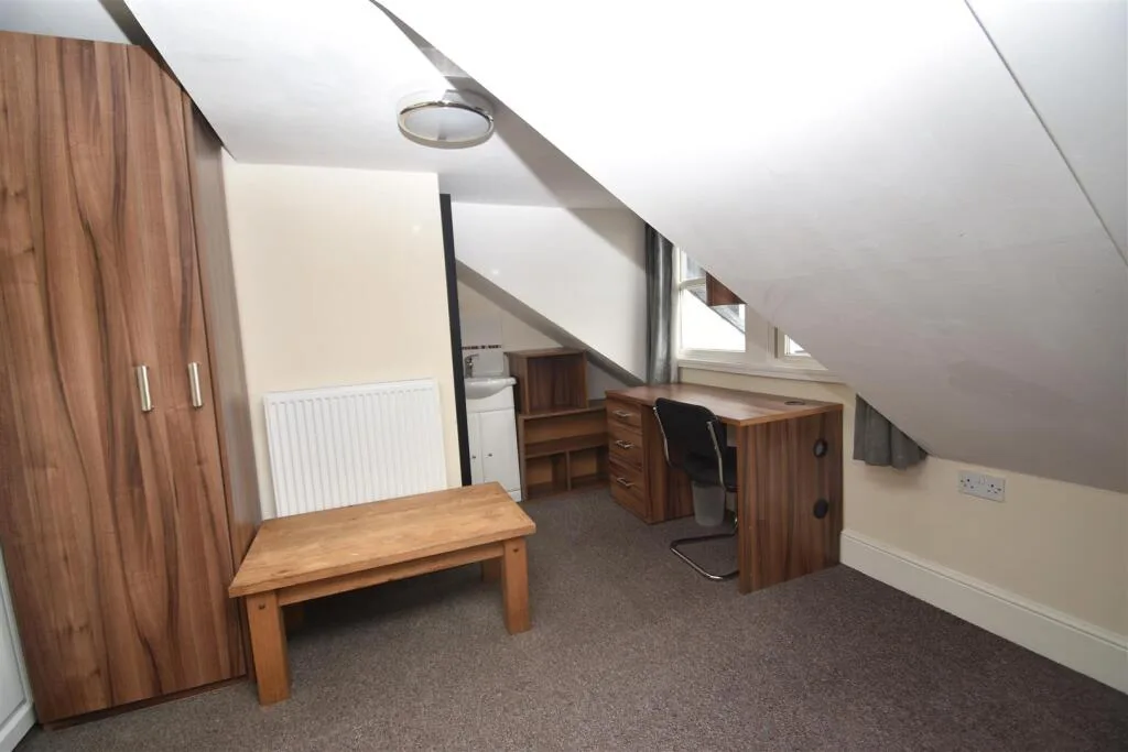 9 bedroom house for rent