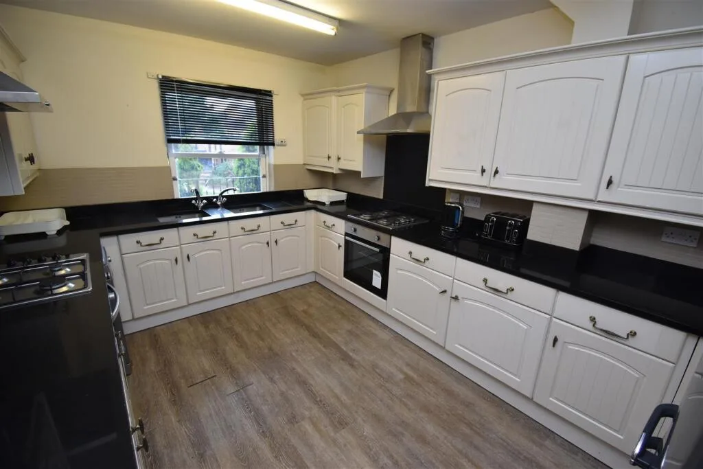 9 bedroom house for rent