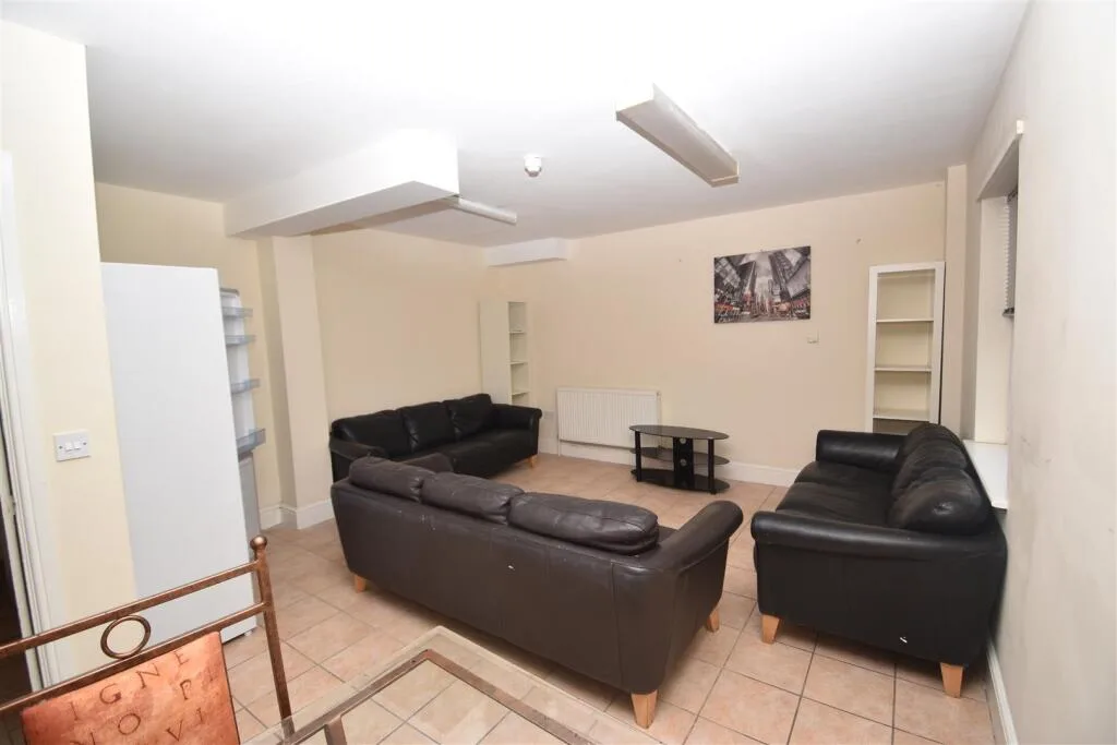 9 bedroom house for rent
