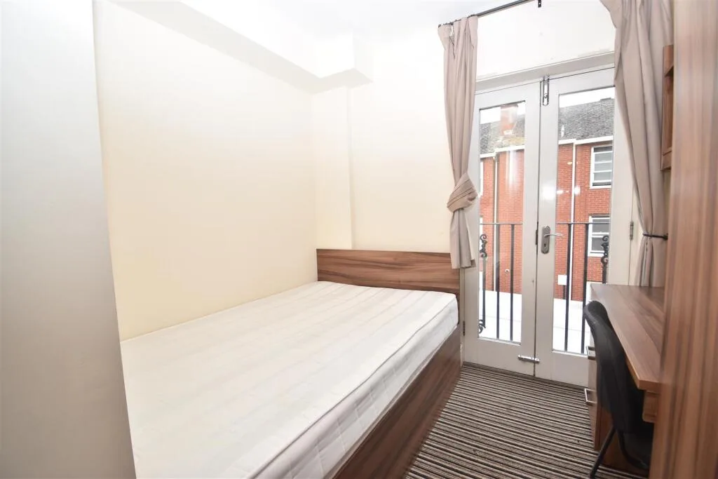 9 bedroom house for rent