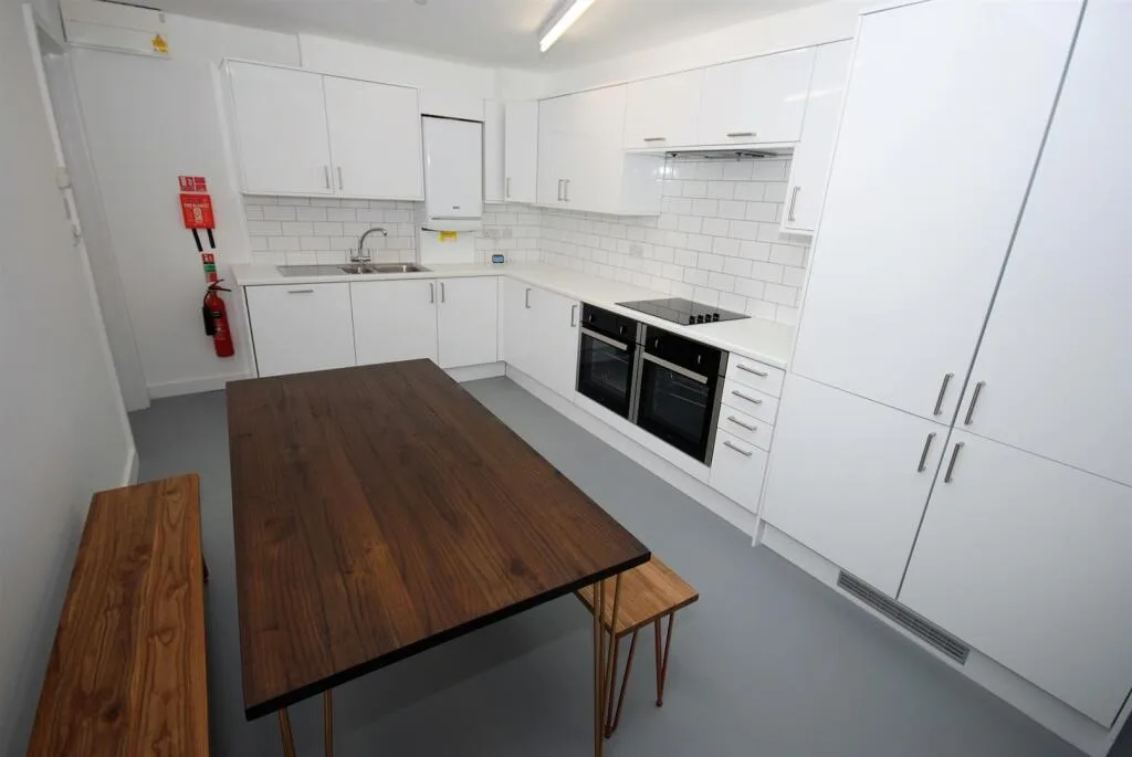 6 bedroom apartment for rent