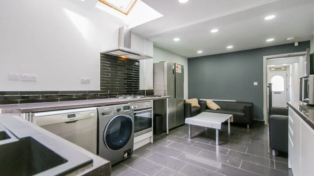 6 bedroom terraced house for rent