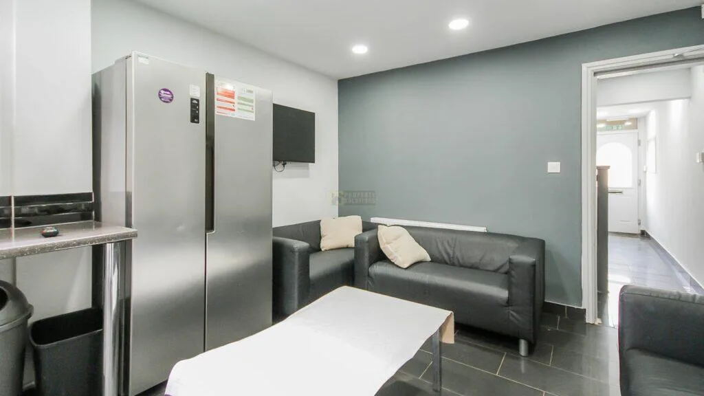 6 bedroom terraced house for rent
