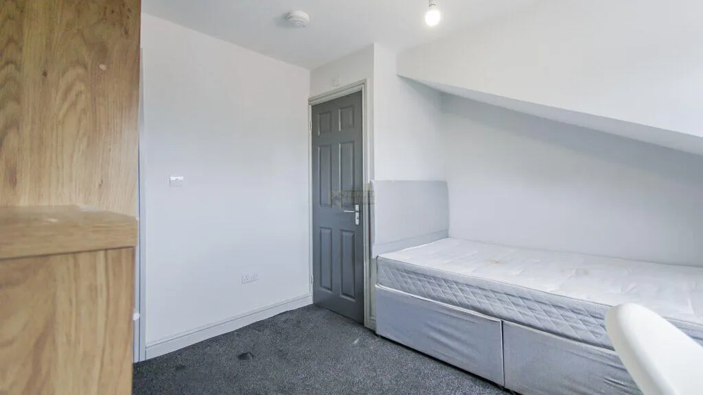 6 bedroom terraced house for rent