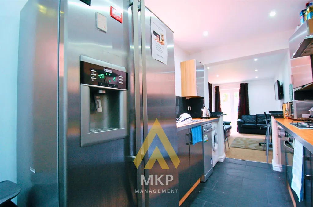 7 bedroom terraced house for rent