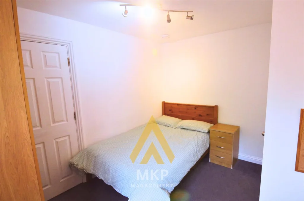 7 bedroom terraced house for rent