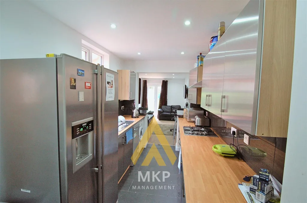 7 bedroom terraced house for rent