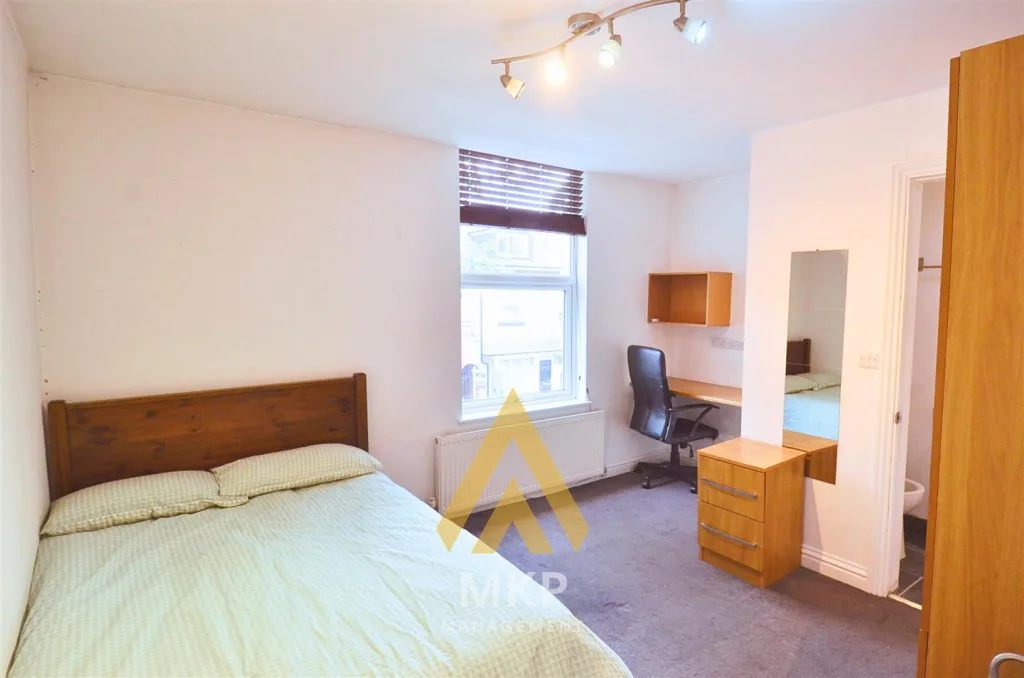 7 bedroom terraced house for rent