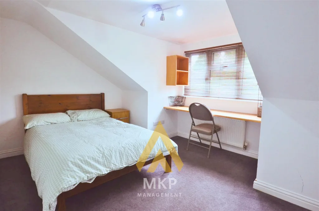 7 bedroom terraced house for rent