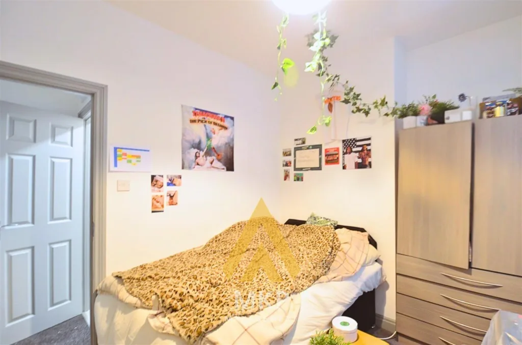 7 bedroom terraced house for rent