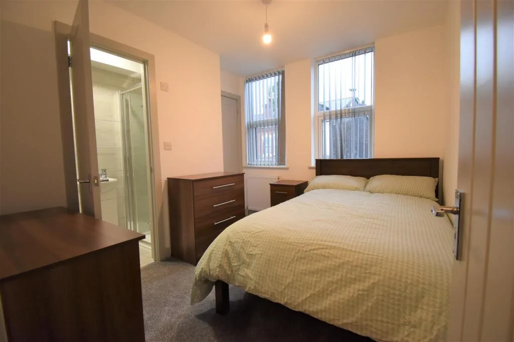 6 bedroom terraced house for rent