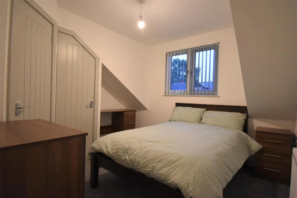 6 bedroom terraced house for rent