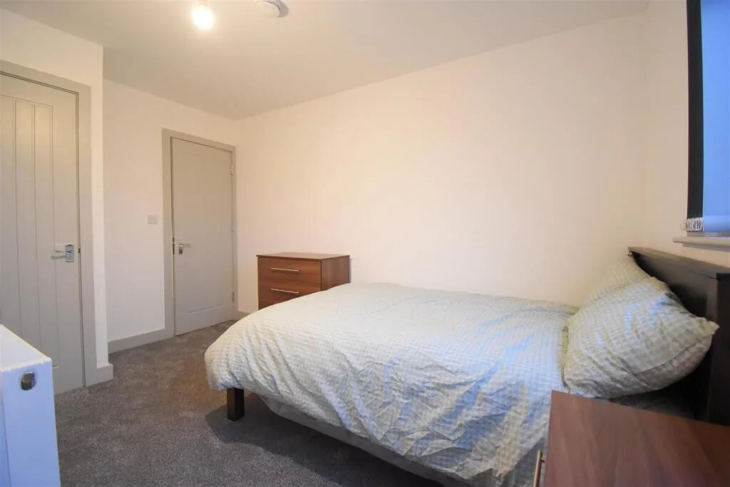 6 bedroom terraced house for rent