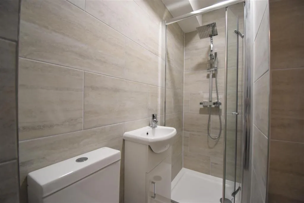 6 bedroom terraced house for rent