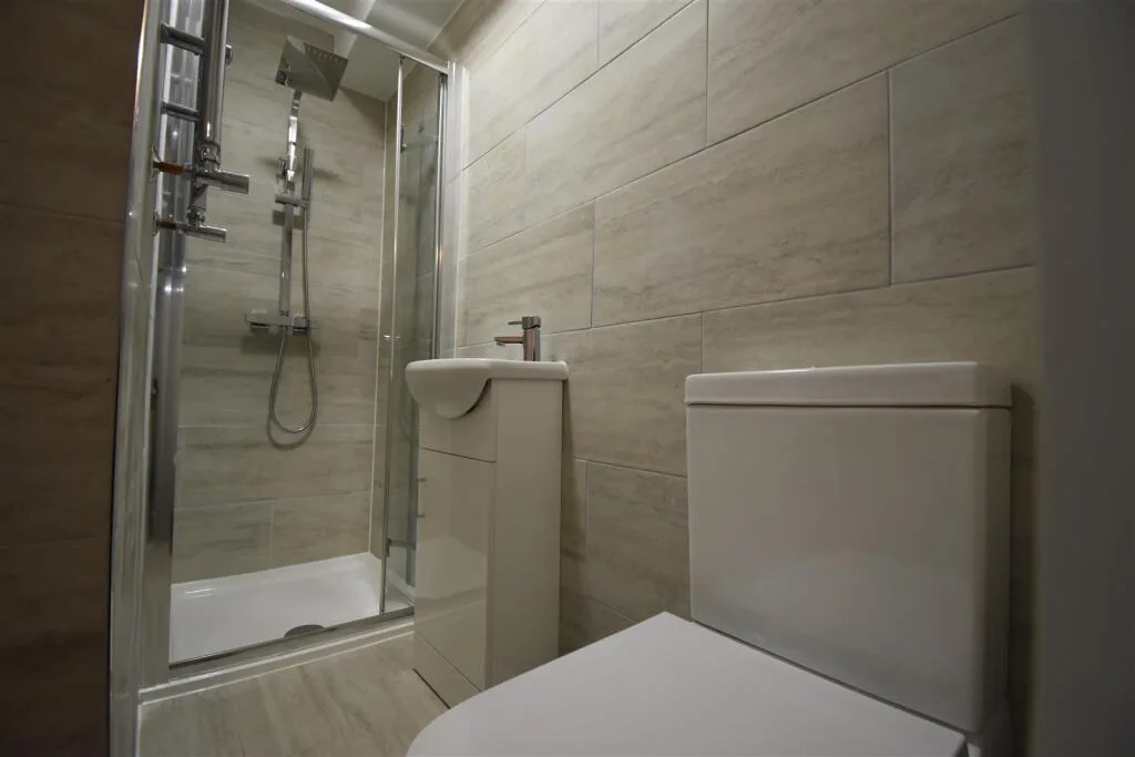 6 bedroom terraced house for rent