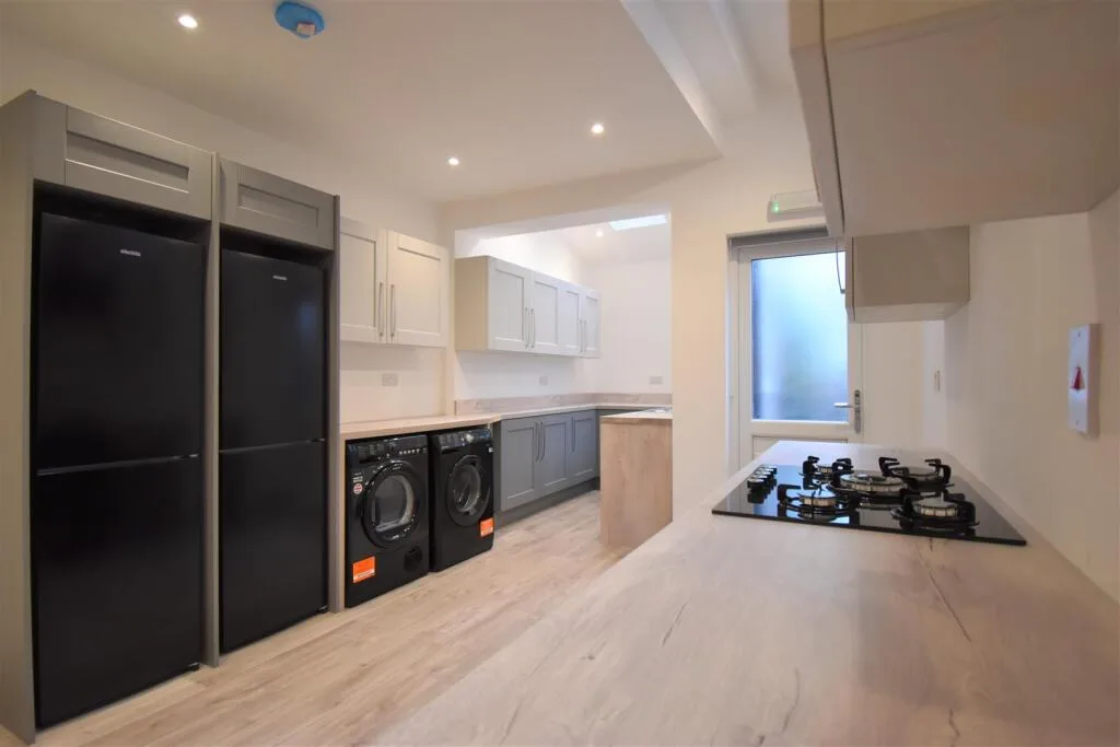 6 bedroom terraced house for rent