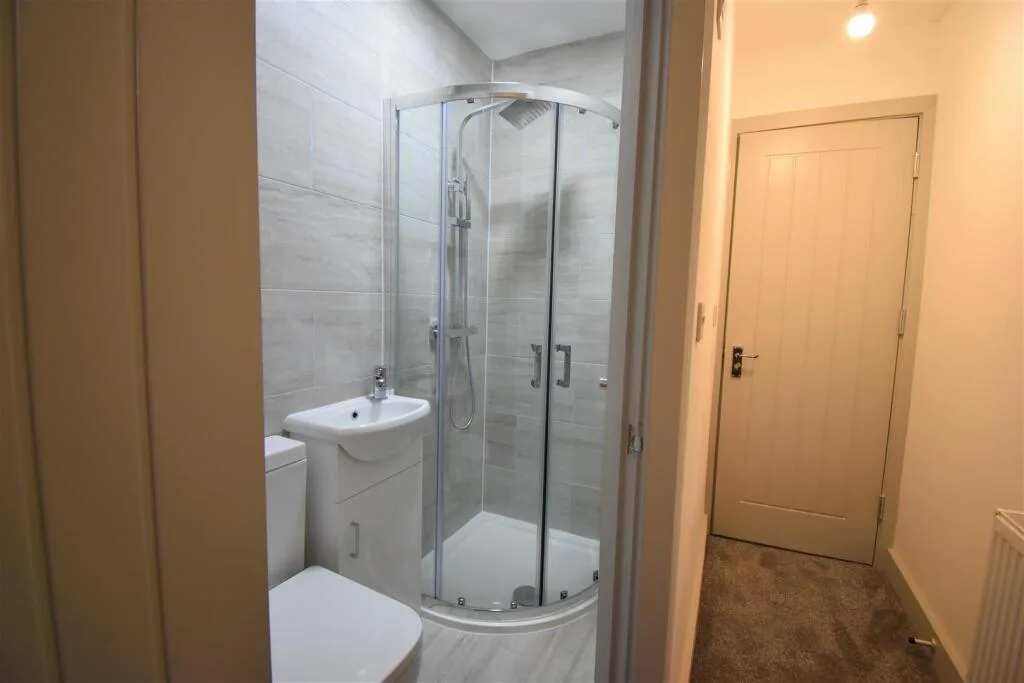 6 bedroom terraced house for rent