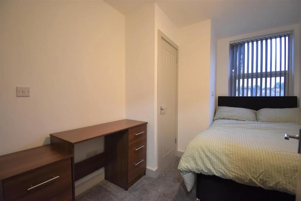 6 bedroom terraced house for rent