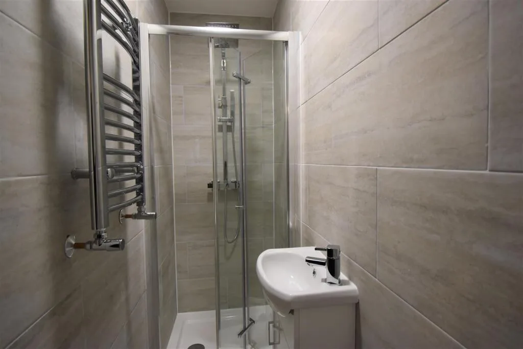 6 bedroom terraced house for rent