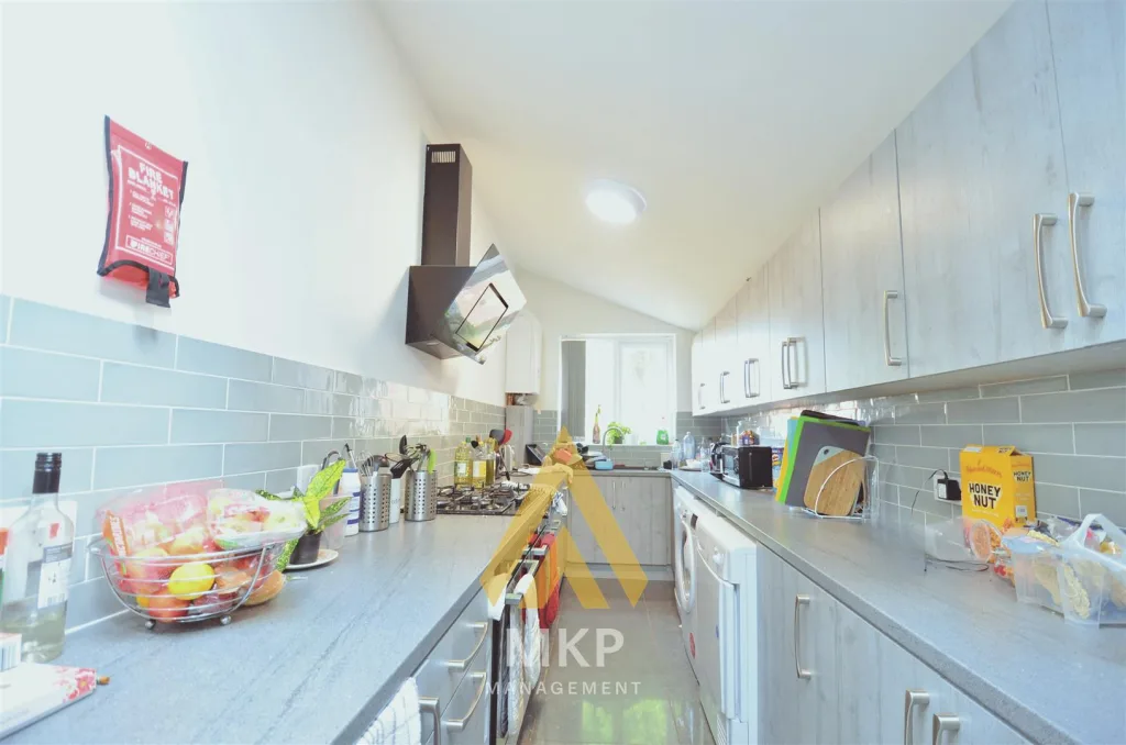 7 bedroom terraced house for rent