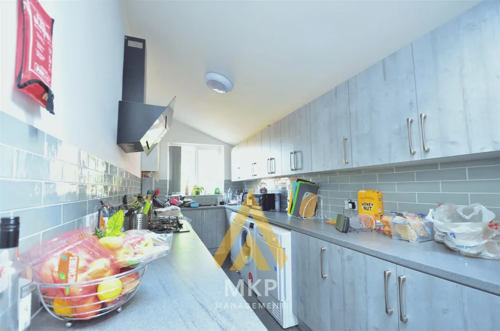 7 bedroom terraced house for rent