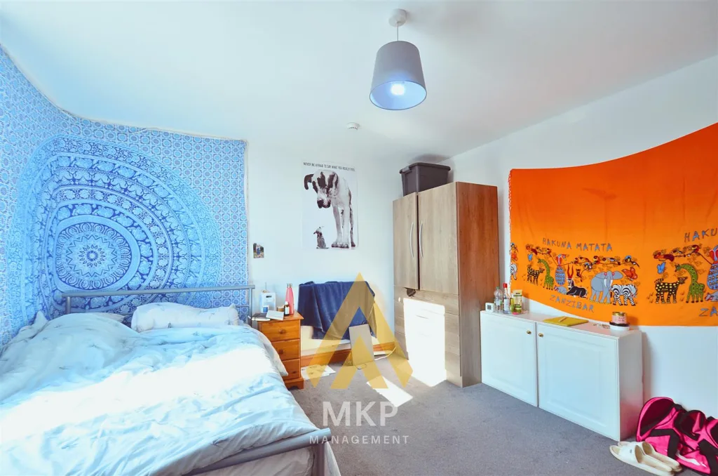 7 bedroom terraced house for rent