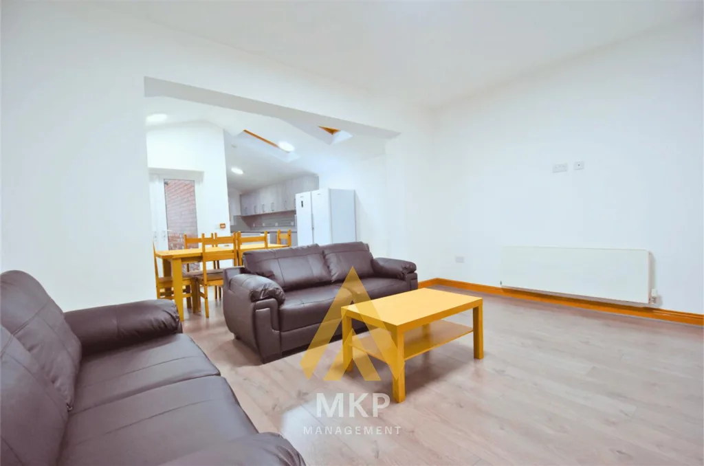 7 bedroom terraced house for rent