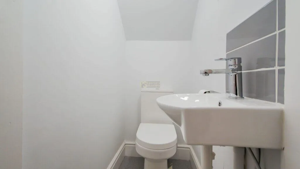 5 bedroom terraced house for rent