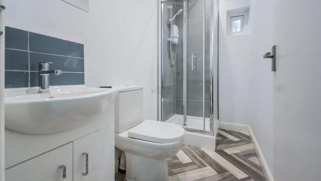 5 bedroom terraced house for rent
