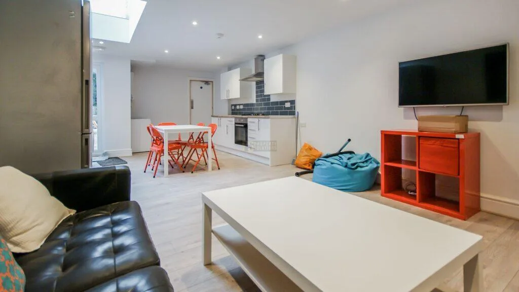 5 bedroom terraced house for rent