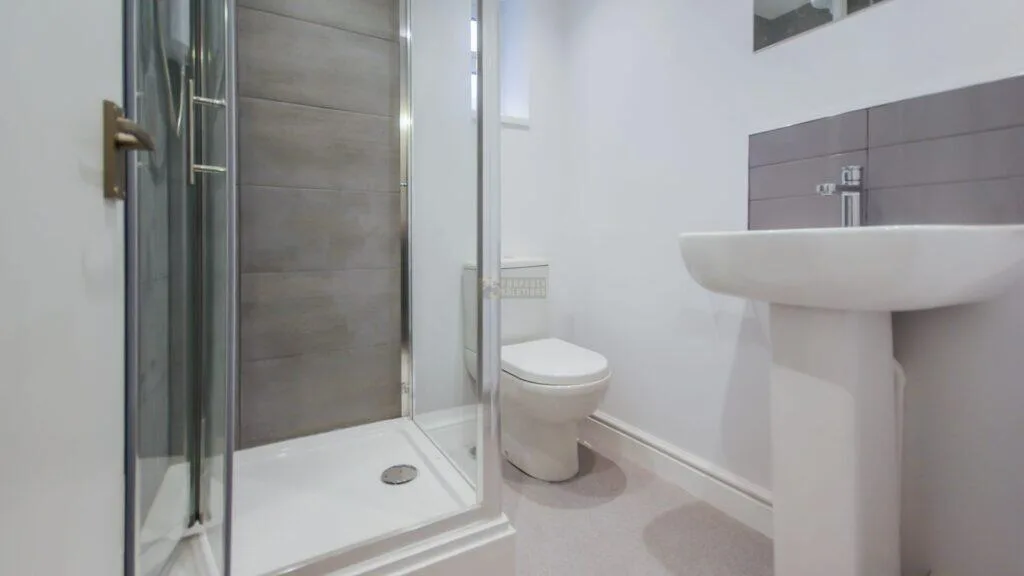 5 bedroom terraced house for rent